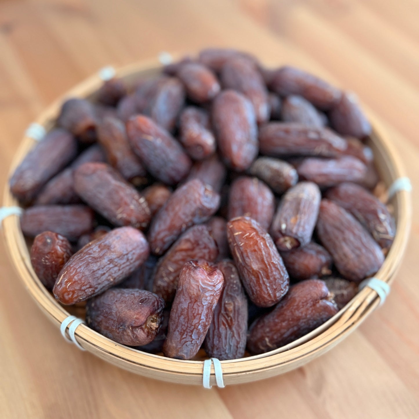 1 Kg Amber Dates: Saudi Arabian Luxury, Rich Flavor & Nutrition