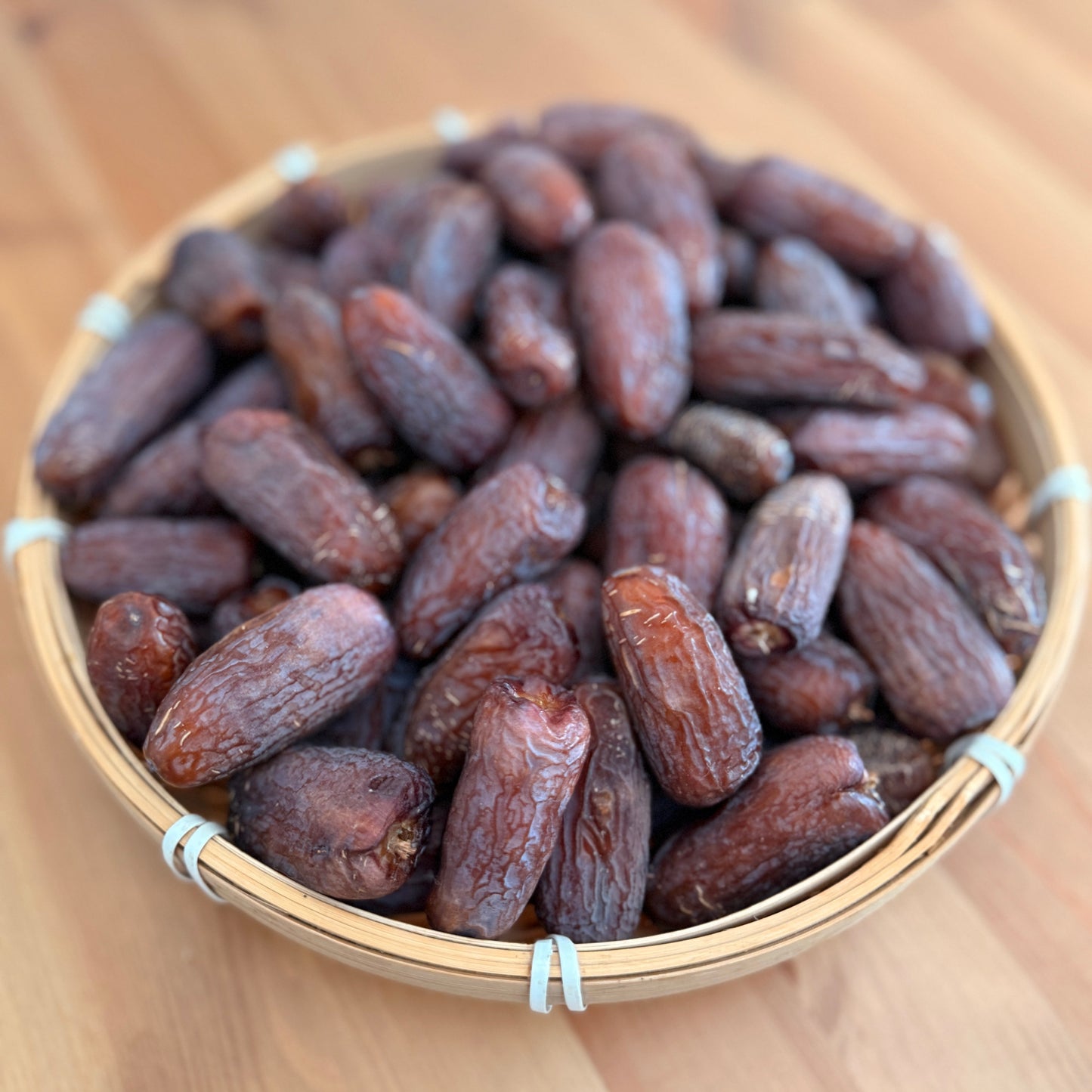 1 Kg Amber Dates: Saudi Arabian Luxury, Rich Flavor & Nutrition