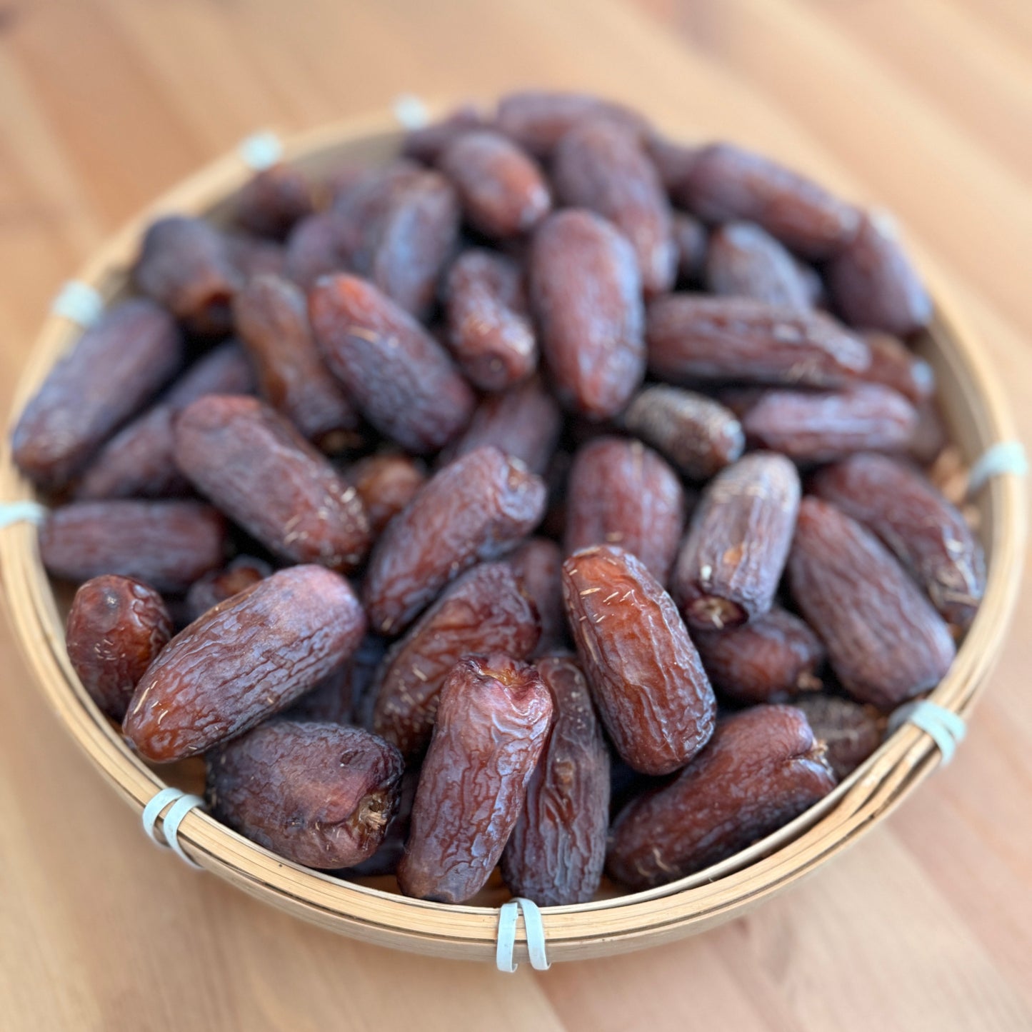 1 Kg Amber Dates: Saudi Arabian Luxury, Rich Flavor & Nutrition