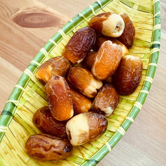 1 Kg Fresh Sugai Dates – Sweet & Crunchy from Saudi Arabia | Tamooriya